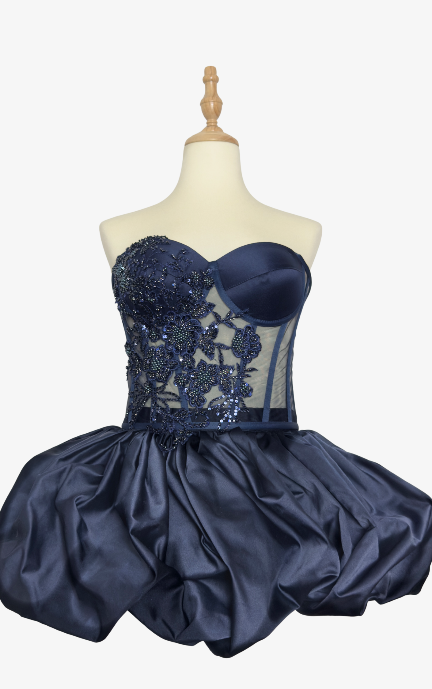 Navy Tüllkorsett kombiniert mit einem Ballon-Minirock aus Taft als Couture-Look von DEFONDO.